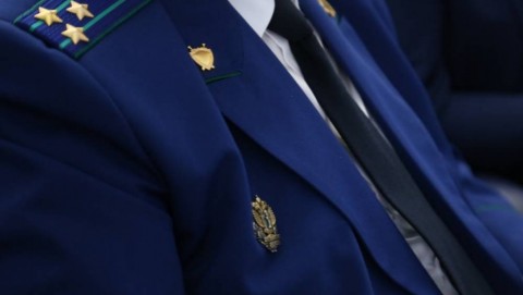 По требованию прокуратуры Демянского района ограничен свободный доступ в заброшенное здание